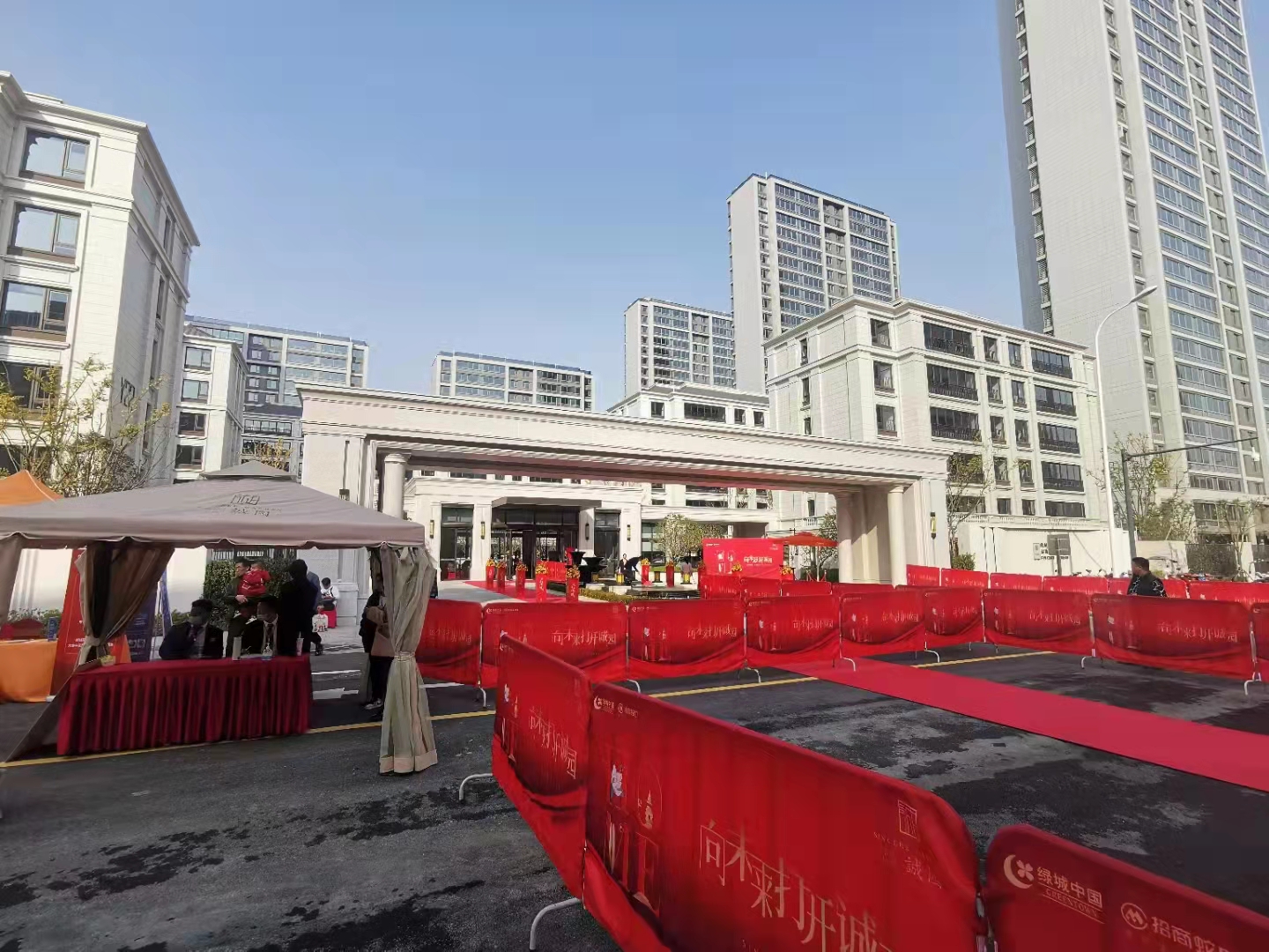 �I���G�������\�@򞷿